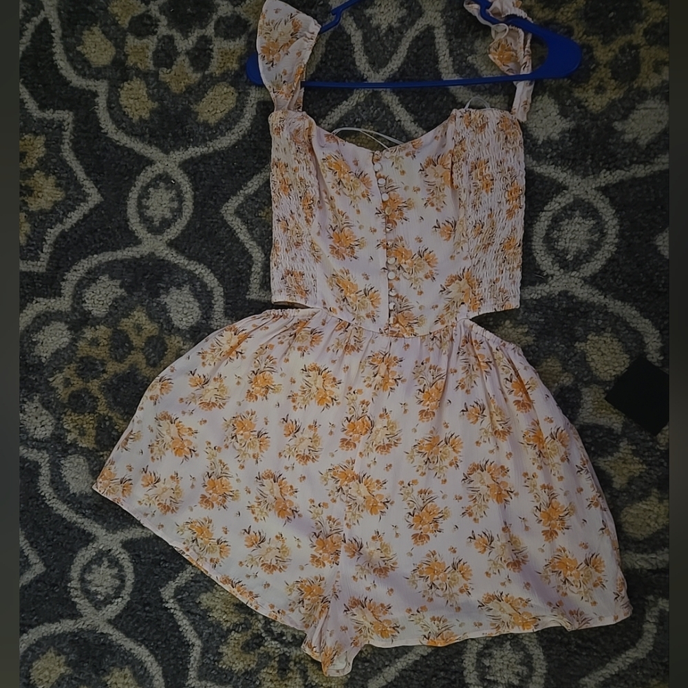 LULUS FLORAL  DRESS SHORT  SIZE M COLOR ORAGE PINK
